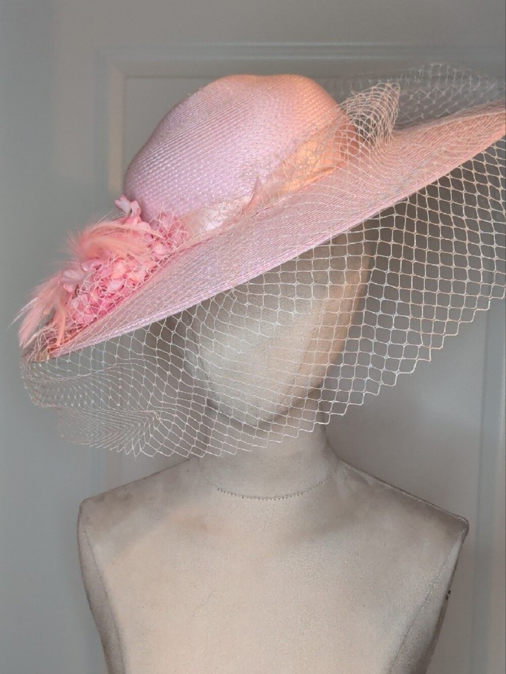 Vintage Pink Wide-Brim Picture Hat with Veil and Floral Trim Pastel Wedding - Picture 4 of 9